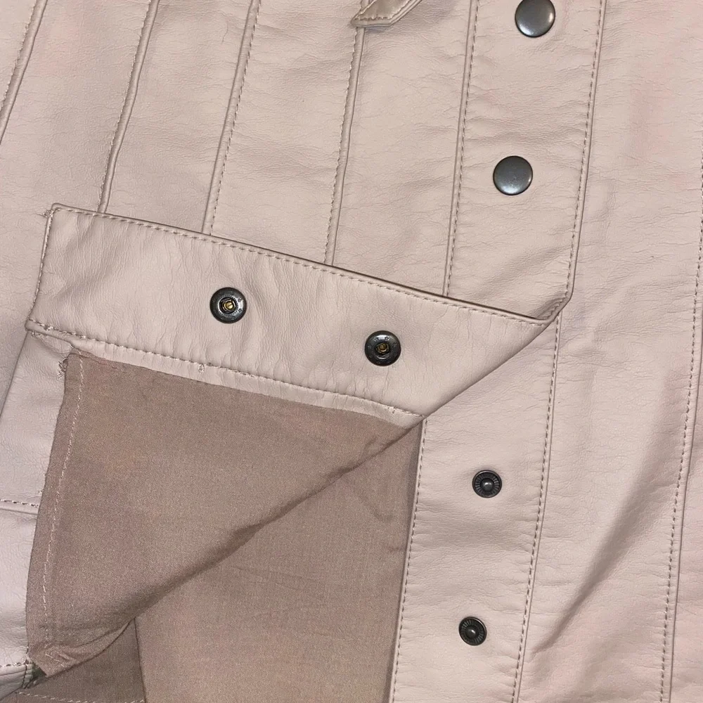 Free People faux leather khaki mini skirt, snap button up, size 8 nwot